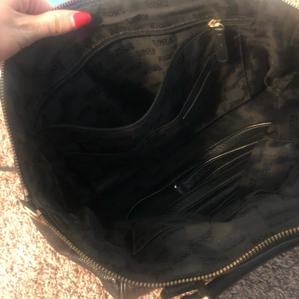 Michael Kors purse - Picture 4 of 5